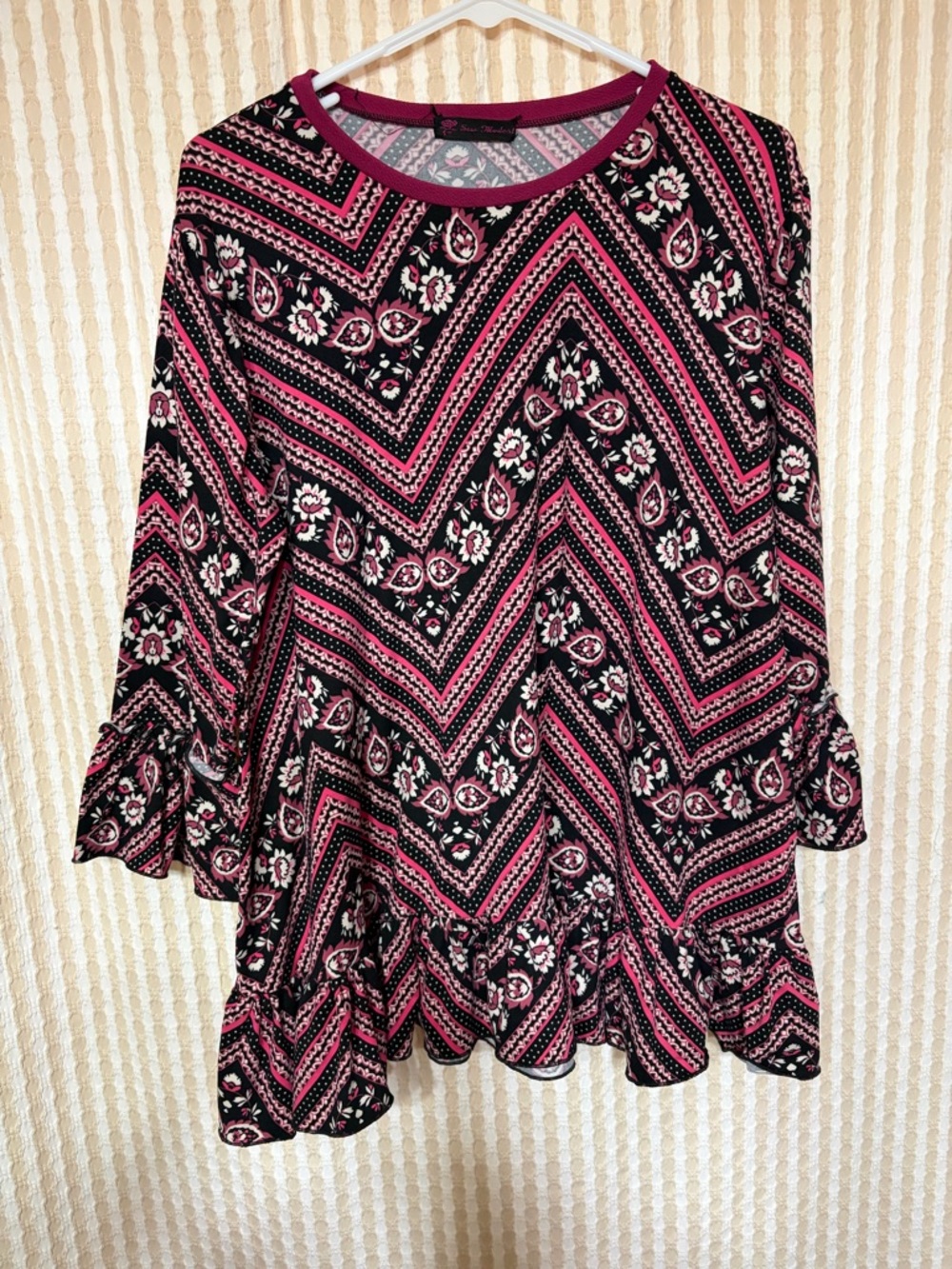 Women’s Floral Chevron Ruffle Hem Top - Pink & Black